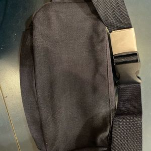 Tommy Hilfgire fanny pack